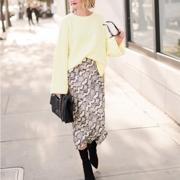 SNAKE SKIN PRINT  MIDI SKIRT SATINY SLIP SKIRT W/ SIDE ZIP CLOSURE SZ 4 - Picture 1 of 8